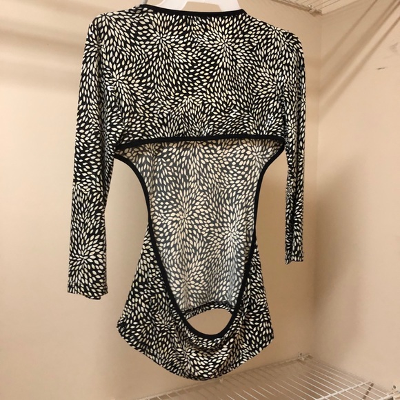 O.S.S.A. Shimmering Top with cut out back - Picture 2 of 5